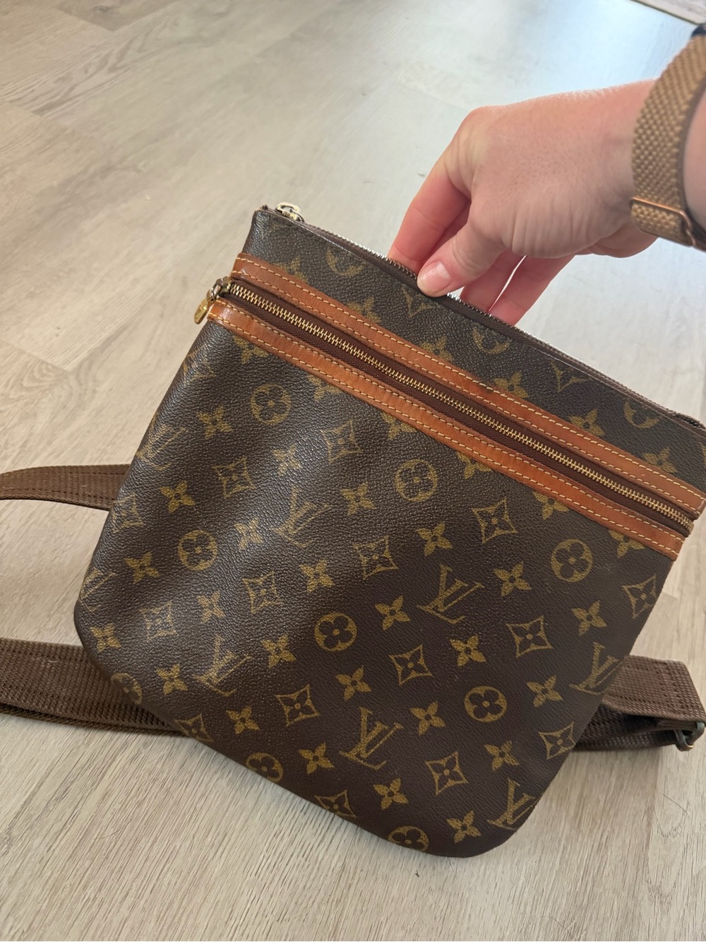 Louis Vuitton Brown Monogram Canvas Messenger with Tan Trim - Picture 7 of 9